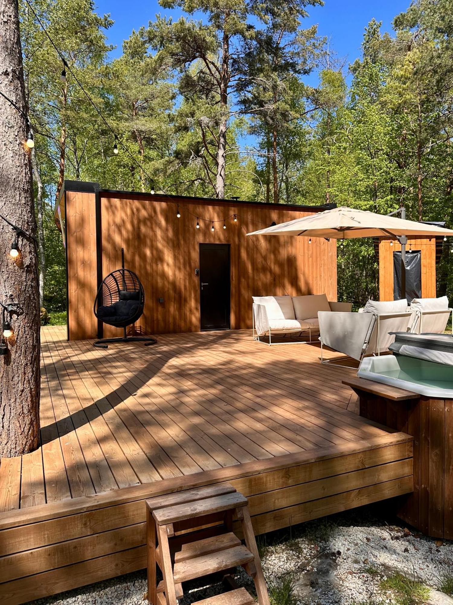 Telise Tinyone Is A Modern Forest With A Cozy Hot Tub Loma-asunnot Voola
