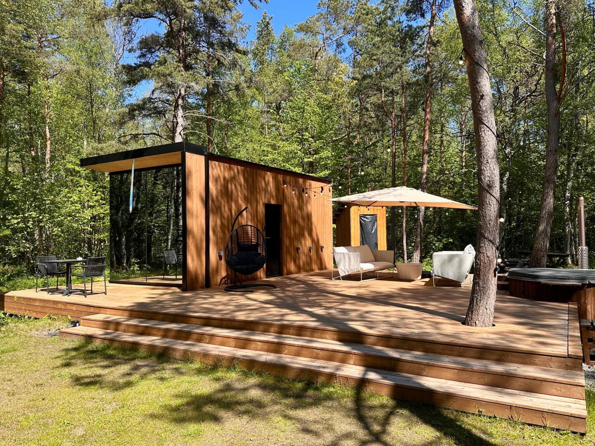 Telise Tinyone Is A Modern Forest With A Cozy Hot Tub Loma-asunnot